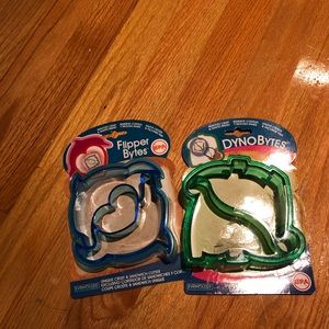 A set of 2 Sandwich cutters